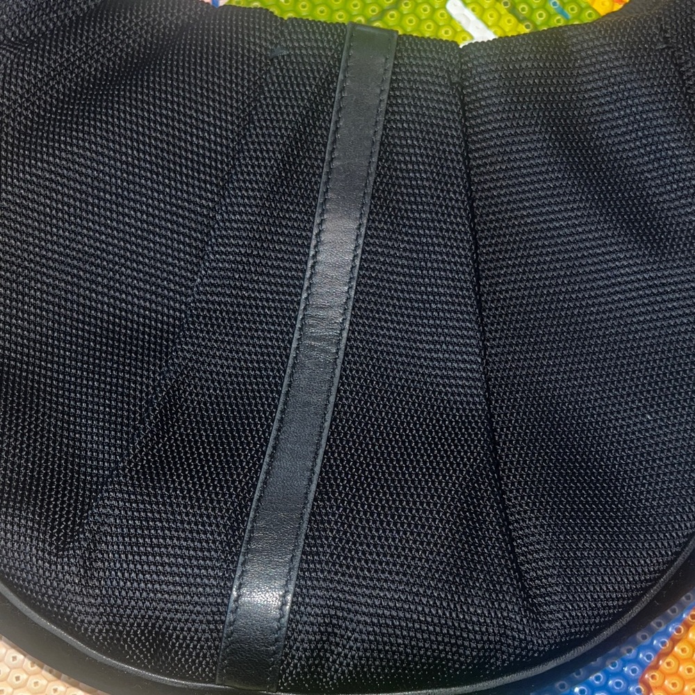 Authentic YSL Stylish Black Women's Bag - Picture 6 of 8